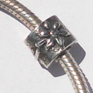 925 Pandora Flower Bead Charm Retired #79213 EUC